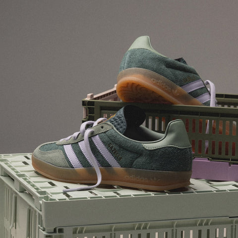 JI0323 Adidas Gazelle Indoor Mine Green Silver Dawn Silver Green Hay Boxen Packshot sm